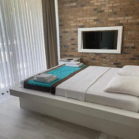 Sevilla Lounge Bed & Breakfast Cesme